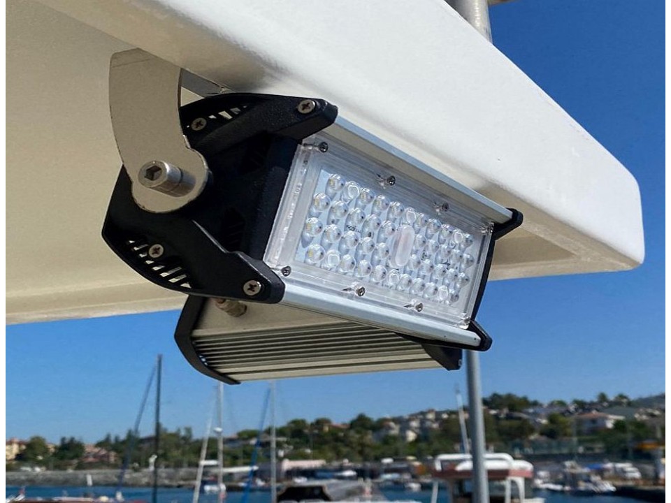 MEP-32-24VD | LED Projektör 32W 12-30V DC IP67 Krom Ayaklı MEP-32-24VD | LED Projektör 32W 12-30V DC IP67 Krom Ayaklı