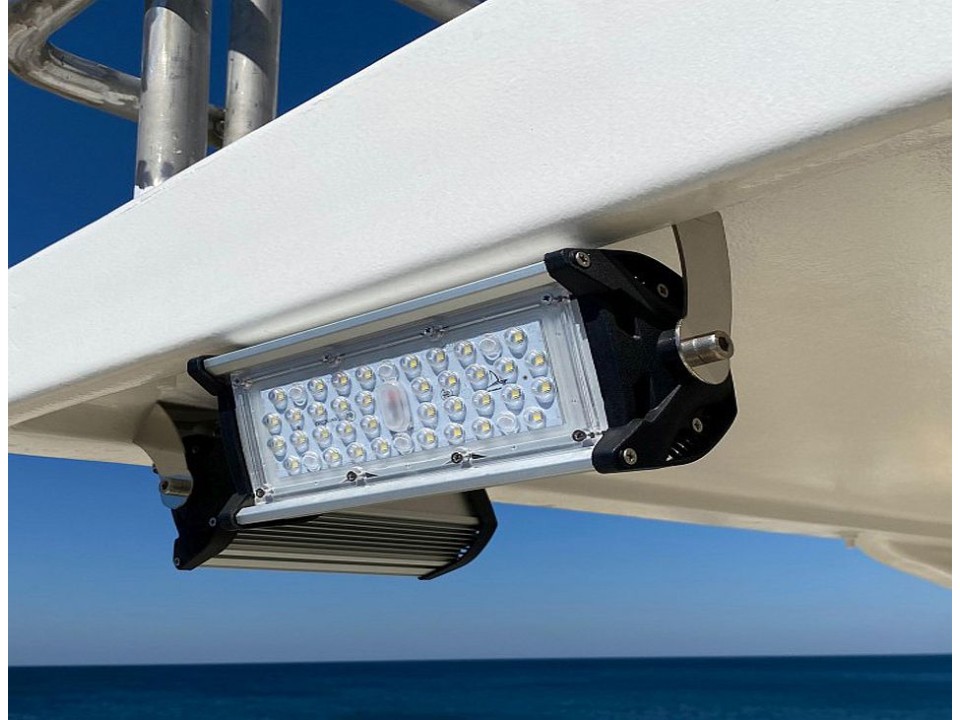 MEP-32-24VD | LED Projektör 32W 12-30V DC IP67 Krom Ayaklı MEP-32-24VD | LED Projektör 32W 12-30V DC IP67 Krom Ayaklı